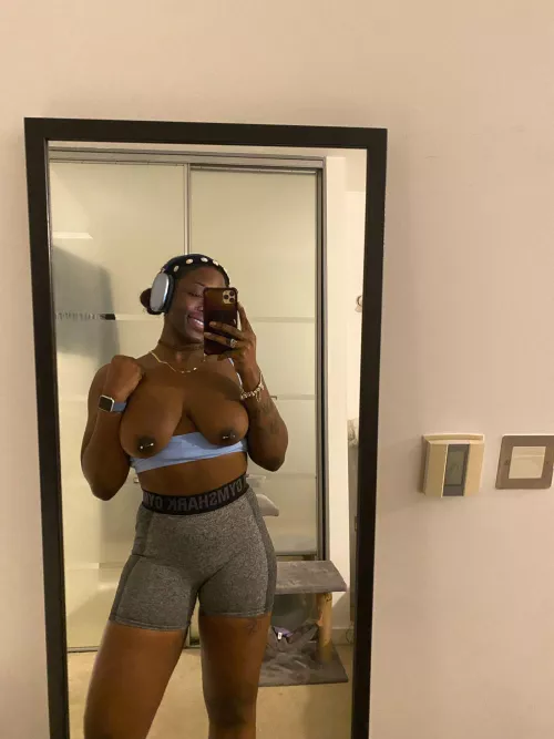 Not sure If my gym will approve of how I’m wearing my outfit 🤔😋