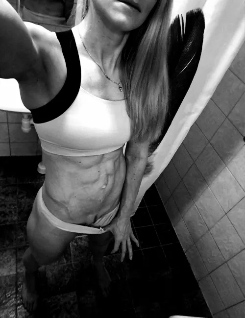 Pic 2 of my landingstrip. Rate this to. 