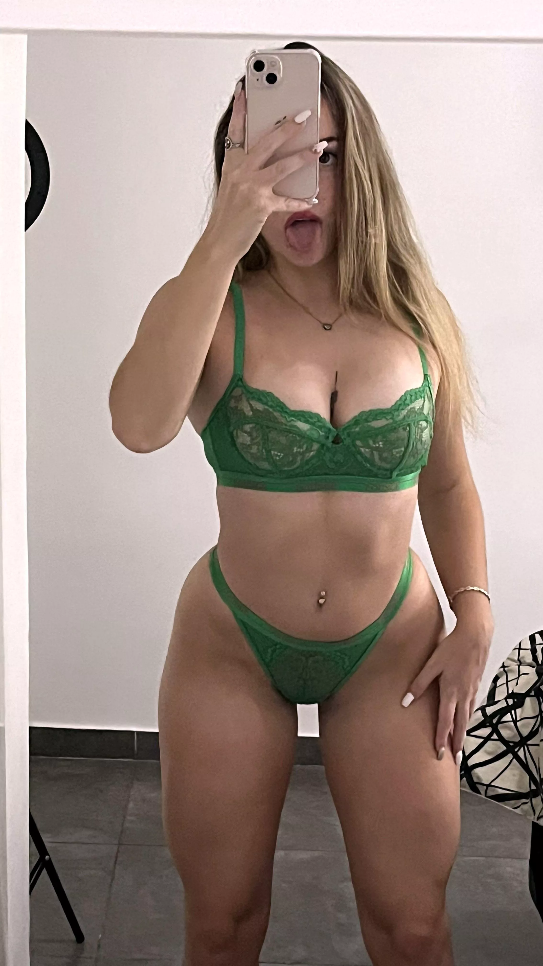 ready to get bullied from a fresh 19 yo girl ?