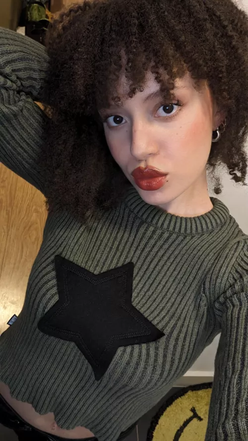 Red lip to get it everywhere 💋