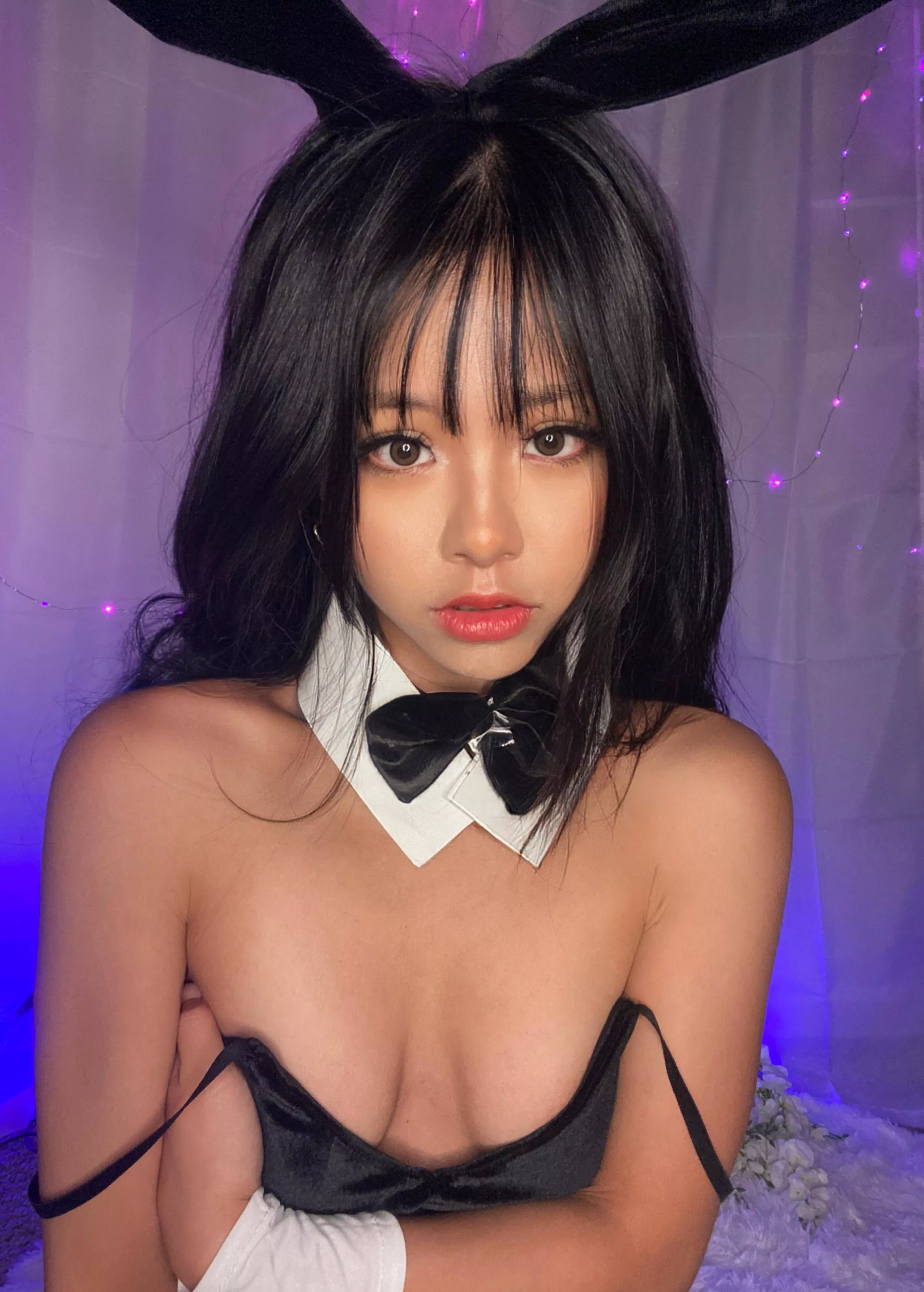 sad bunny wants your carrot, drop 🥕 to feed ^.^