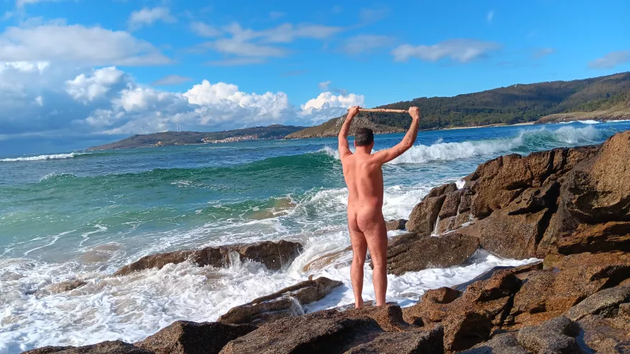 Waves, sunbath and freedom 