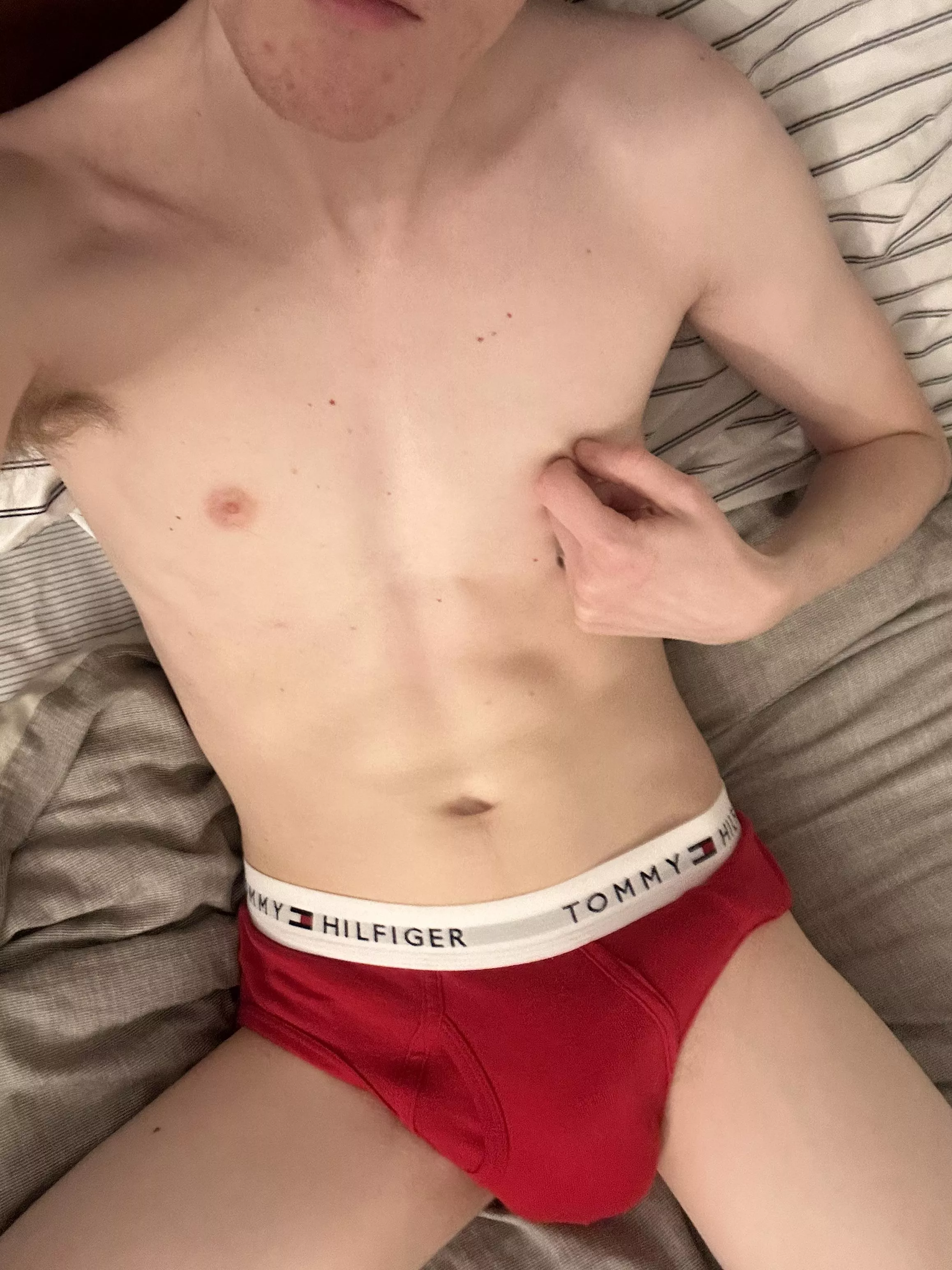 What’s better than a twink in briefs? 