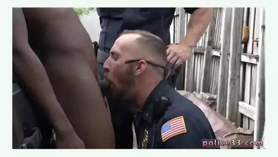 Which is hotter🥵? A uniformed Cop gibing a blowjob or receiving a blowjob?