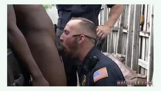 Which is hotter🥵? A uniformed Cop gibing a blowjob or receiving a blowjob?