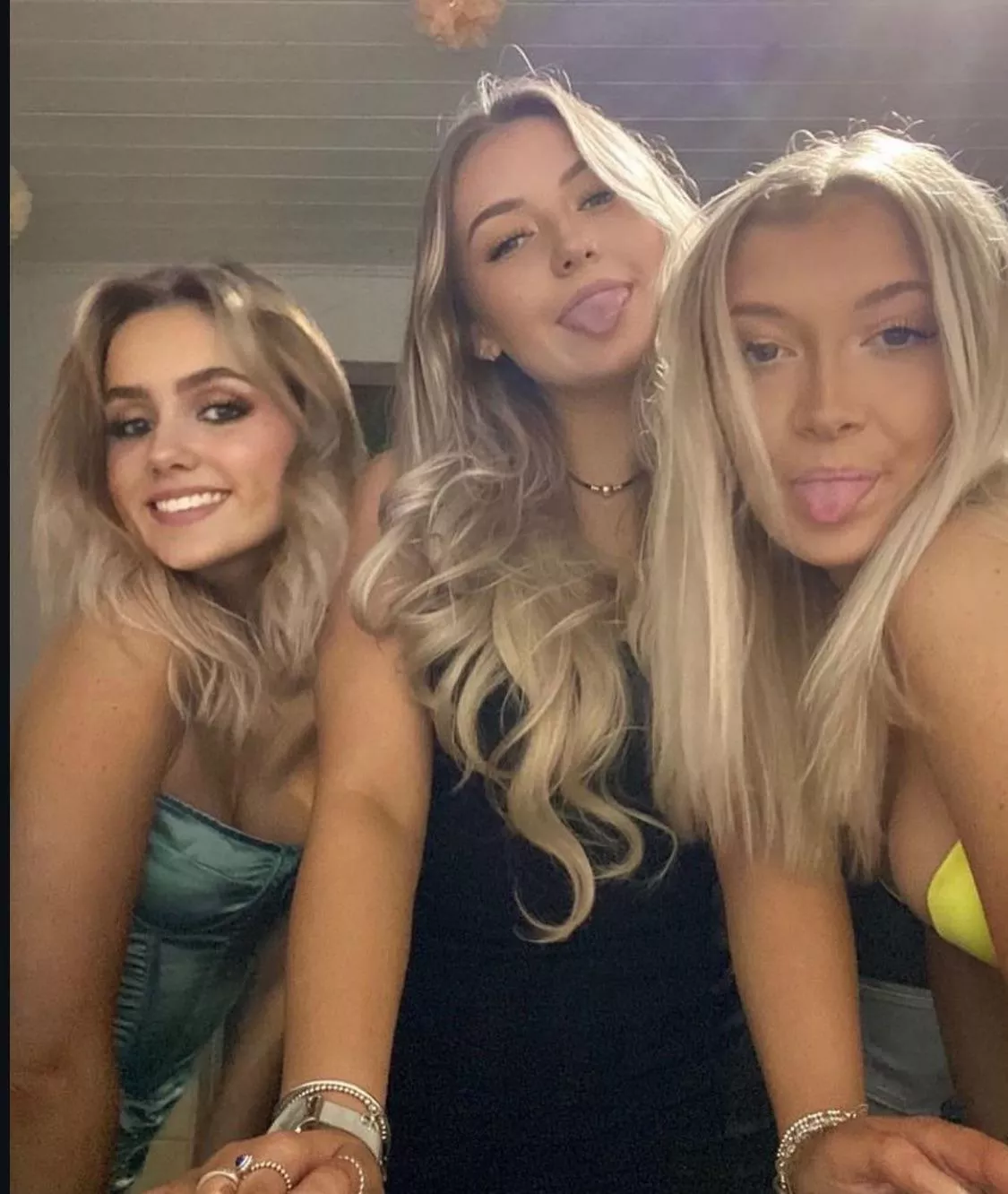 Which Welsh girl 🏴󠁧󠁢󠁷󠁬󠁳󠁿 [3] left to right