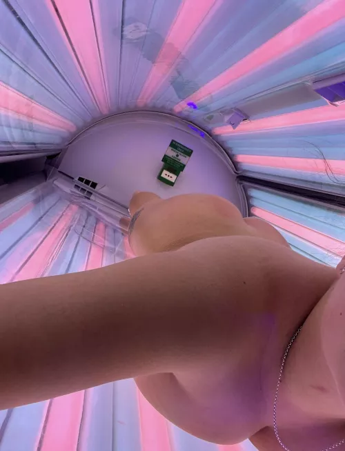 Who’s coming to spread my cheeks 😌😜