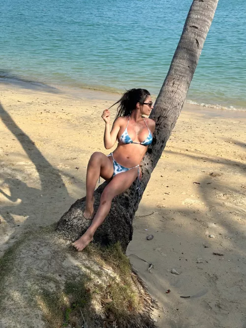 Would you like to be alone with me on the beach?