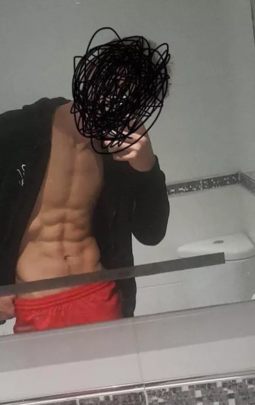 18 bi fit; add me if fit and around the same age ;) snap:mikex204