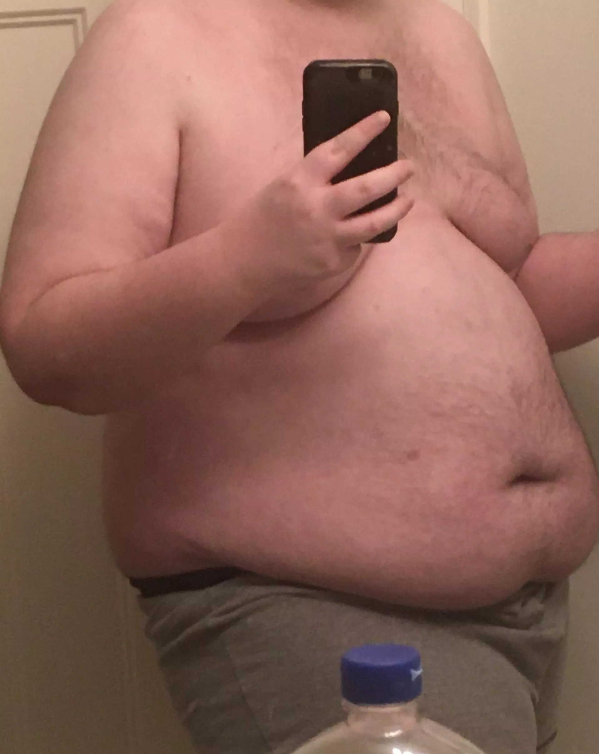 19 The support is overwhelming so heres an older pic from a week ago tell me if you prefer smoother or hairy🤔