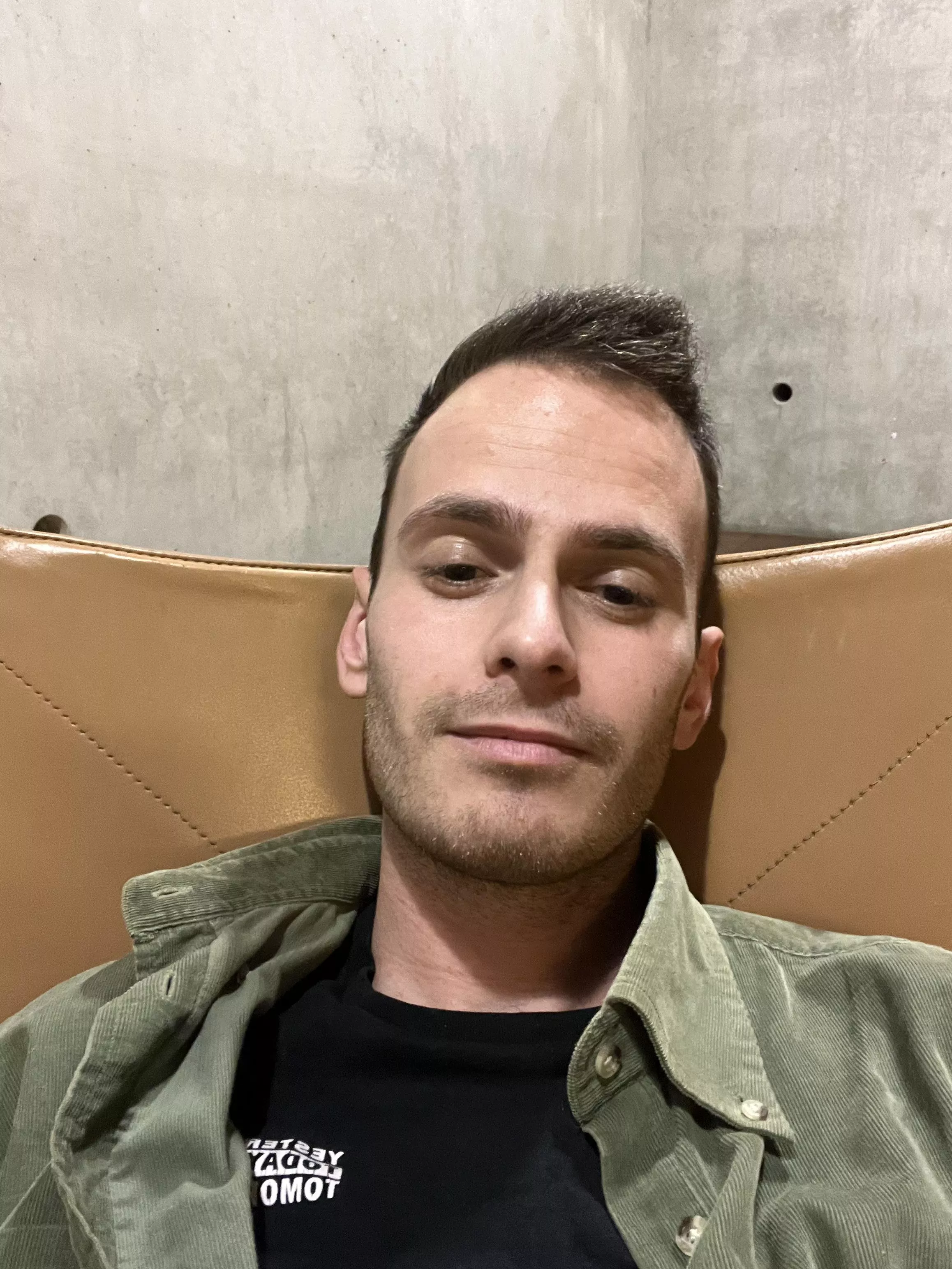 [25] Still ill in my bed (and sleepy in the pic lol) Messages to pass the time are welcome friends 💙