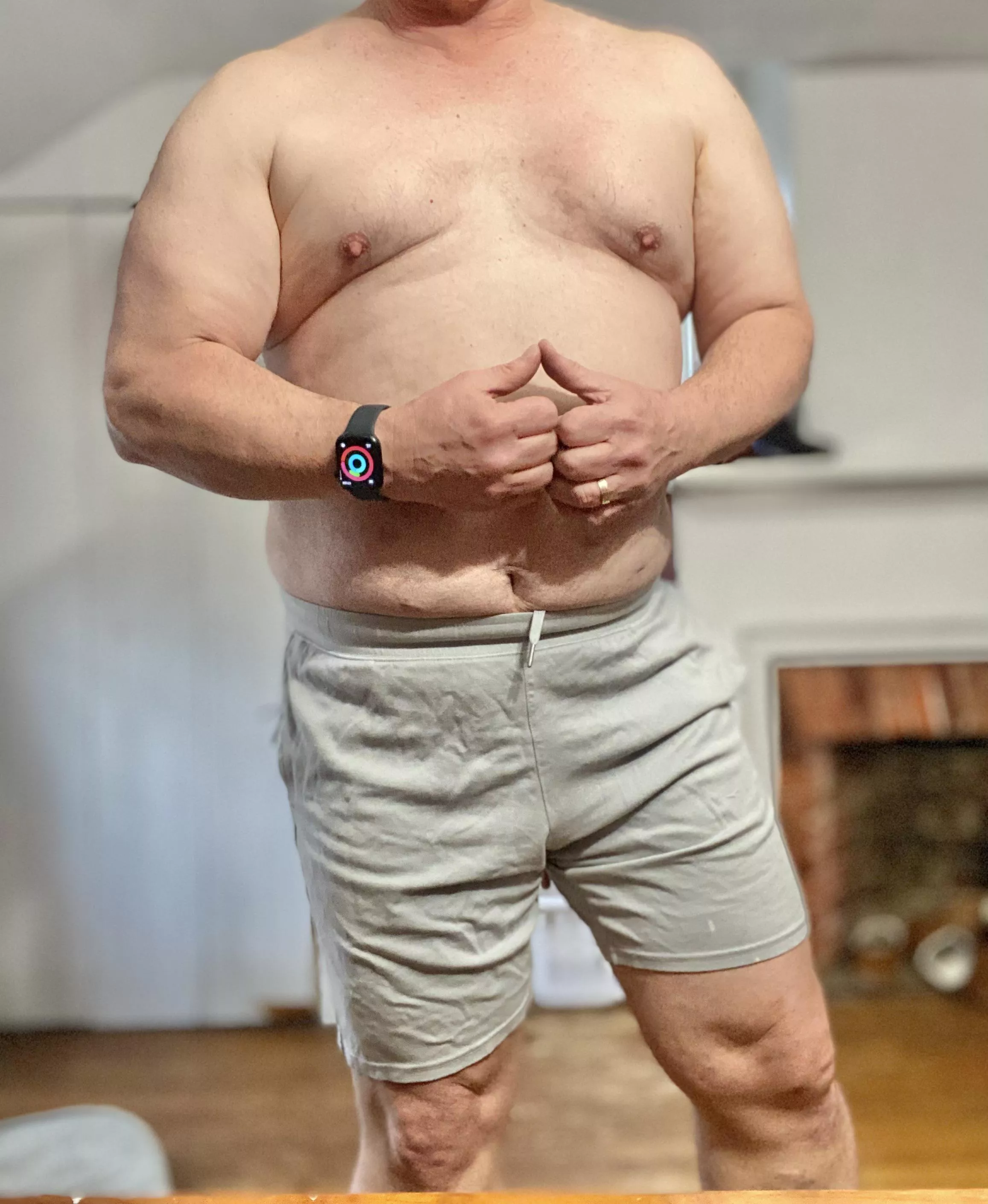 (49)Headed out to the gym. Say “hey”