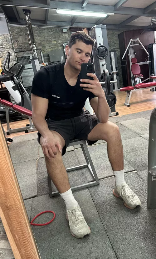 After a hard workout and hard day… Do u like my outfit?