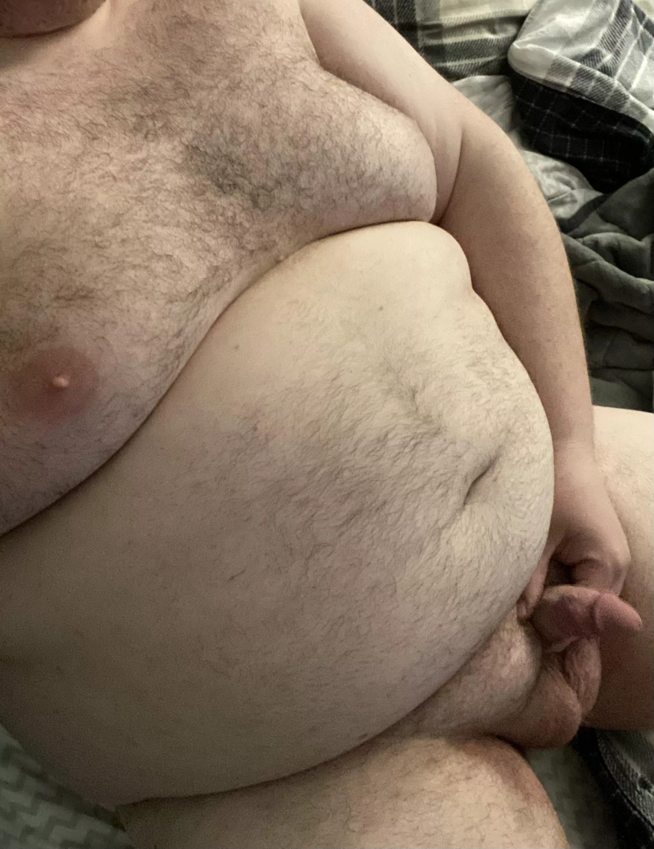 Anybody wanna come join me in bed? I could use some company 😉 (27 he/they) (DM’s open!)