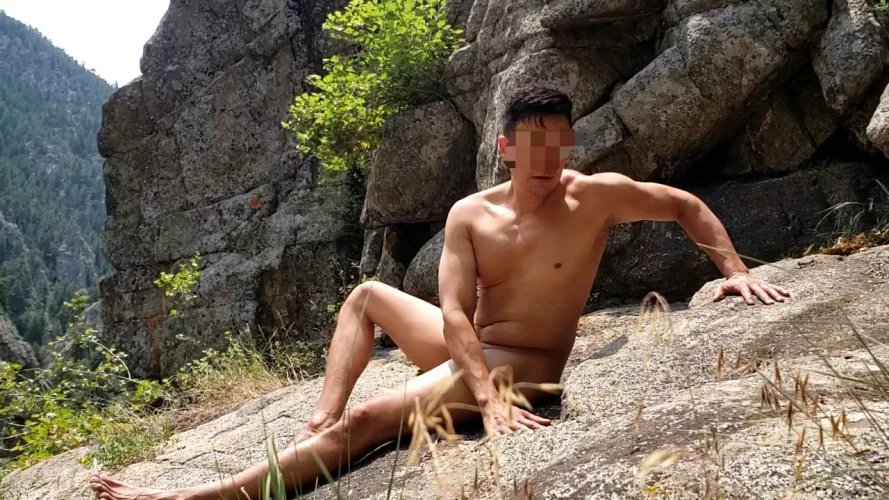 Being naked is fun 😊