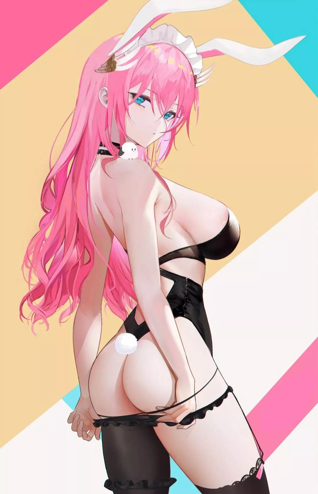 Bunnygirl revealing her butt