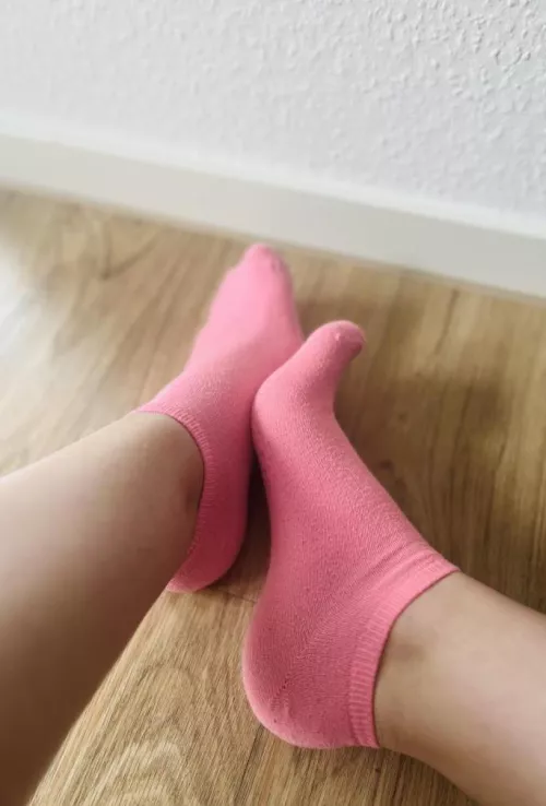 Do you like my pink socks? [F]