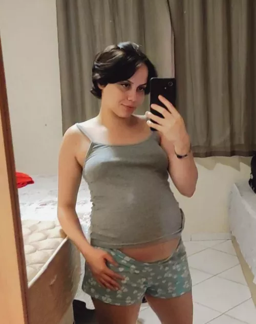 Do you like this pregnant woman's naughty face ?