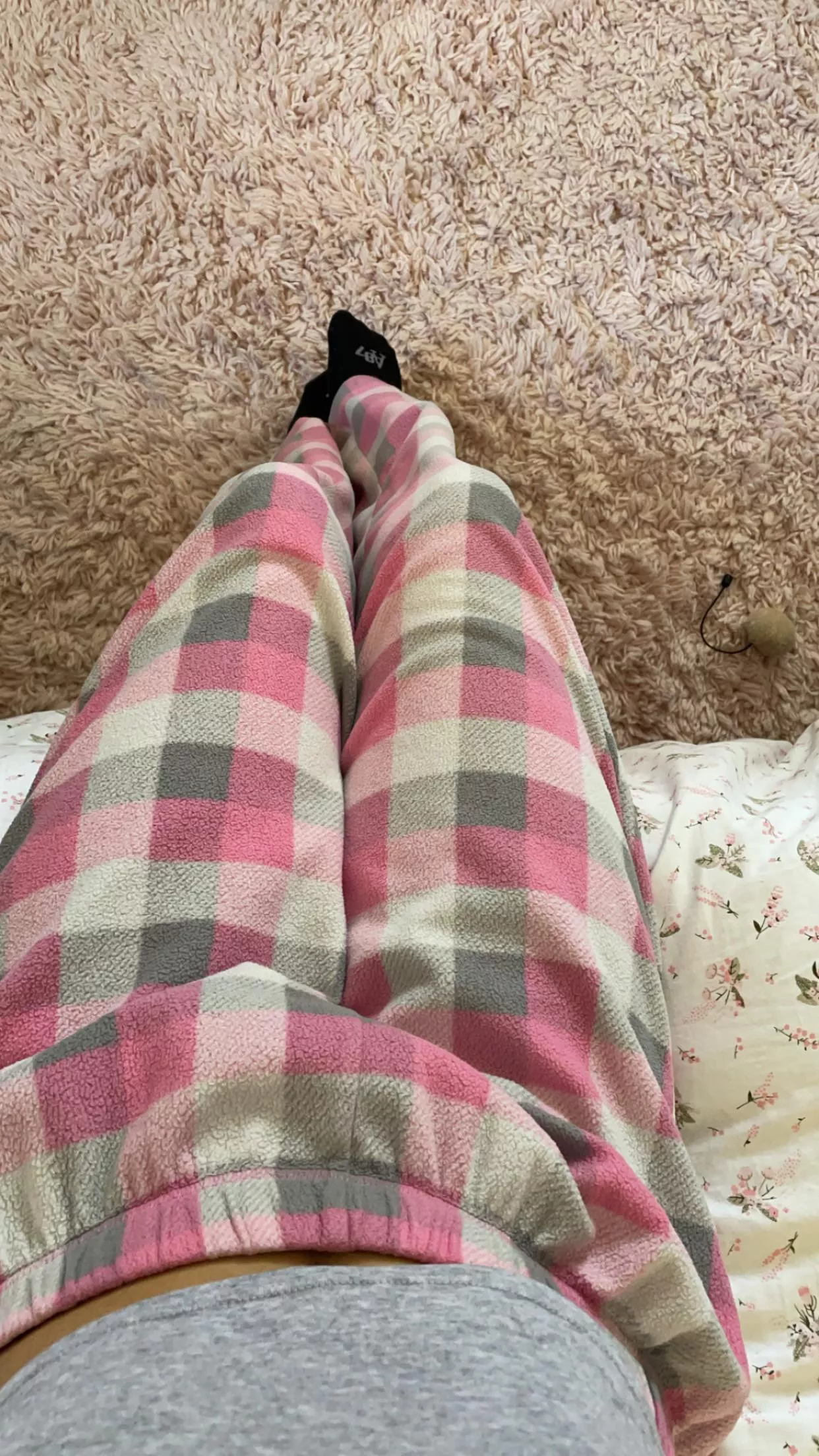 F18 I’m willing to sell custom socks! Dm for prices [US ONLY] yess I’m fetish friendlyy so ask me for custom requests!