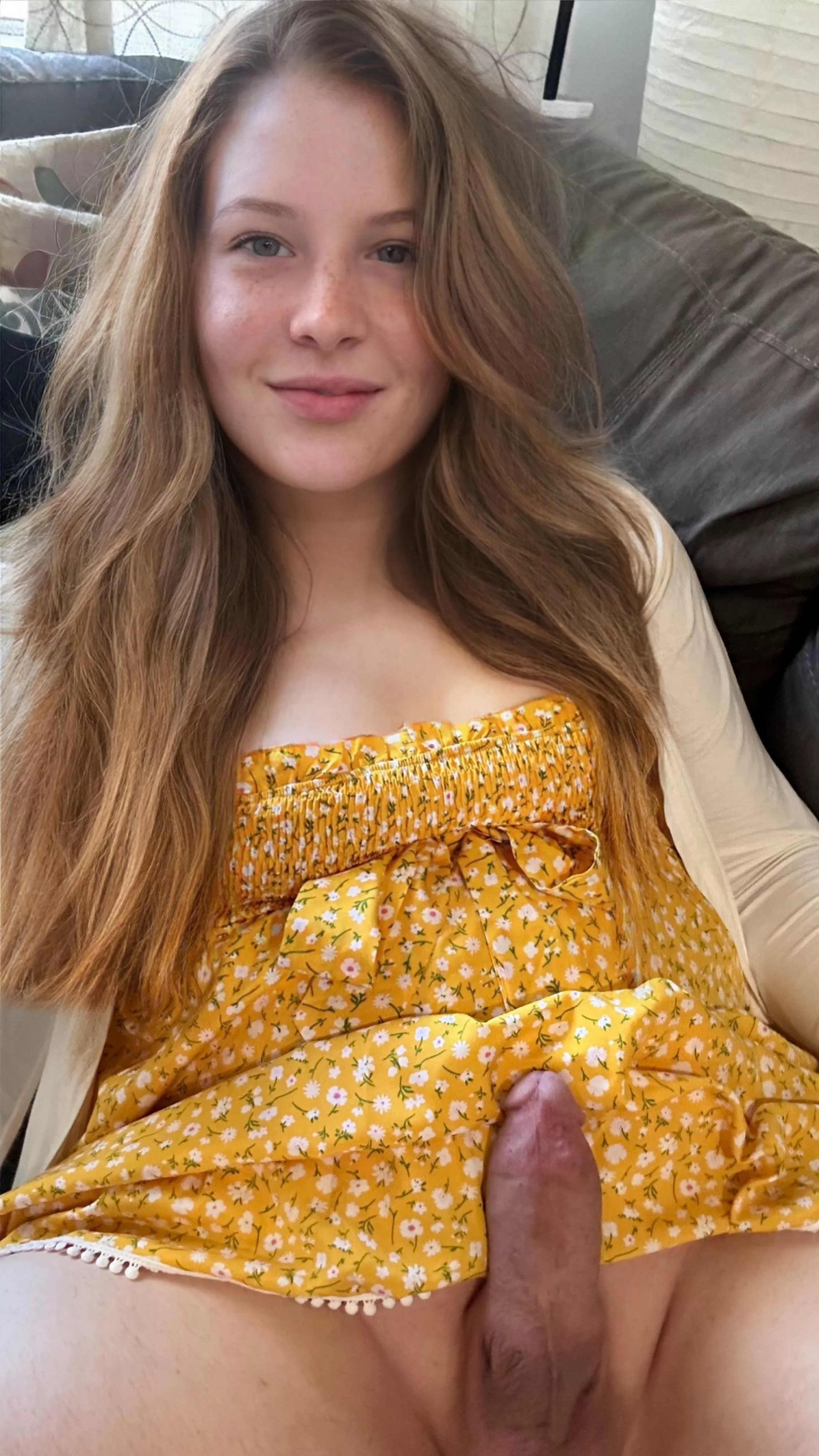 Figured I do one with no makeup. Not like that's the most noticeable thing about this photo😈