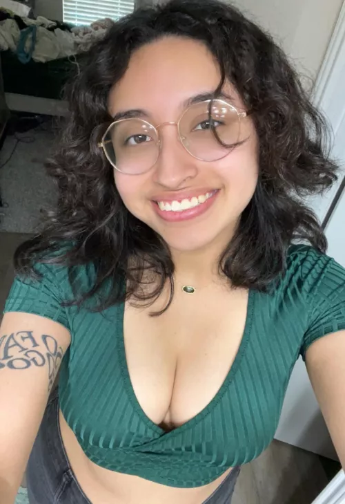 Got a new top that shows off my cleavage :)