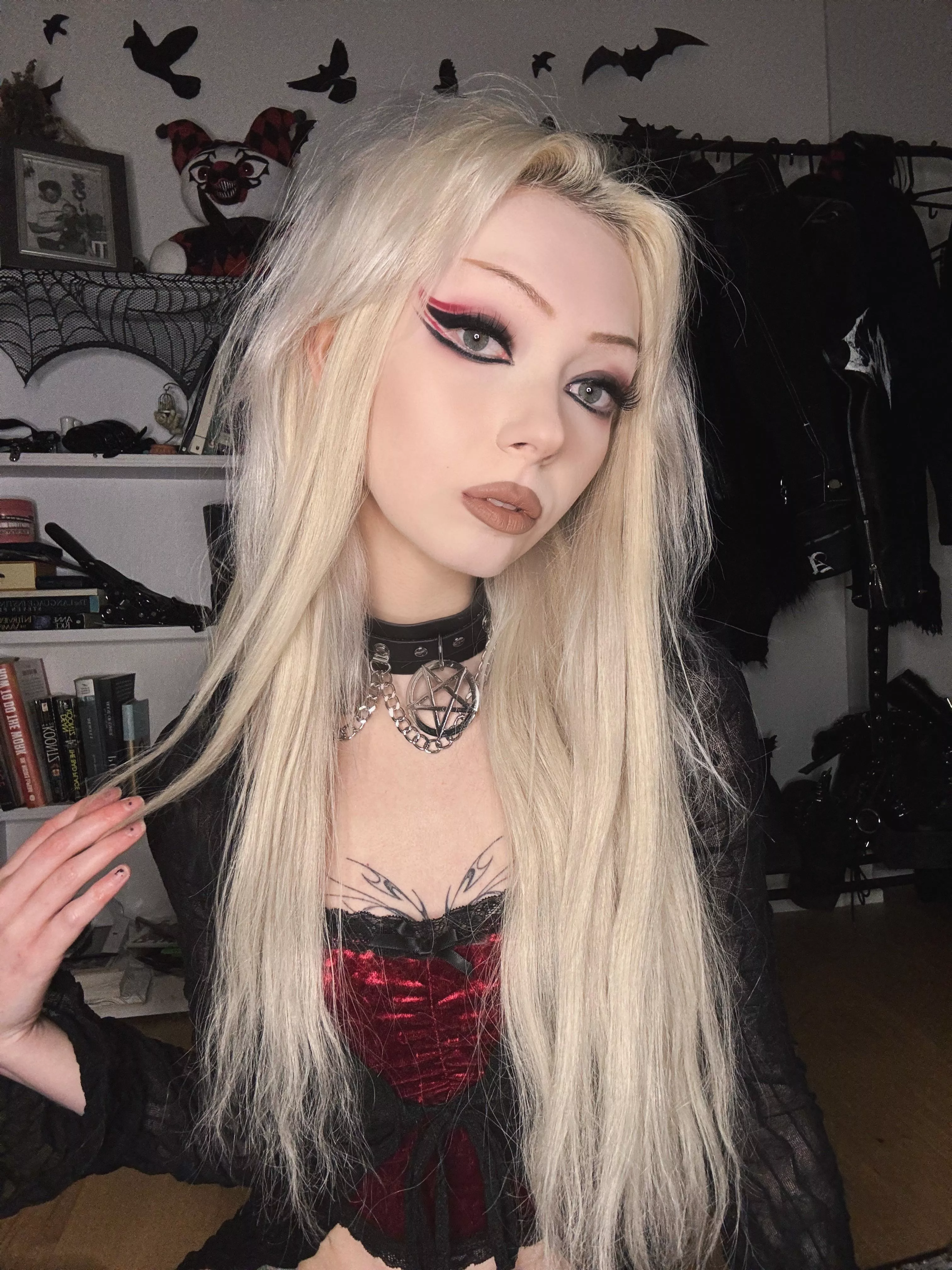 grab my collar while you fuck me