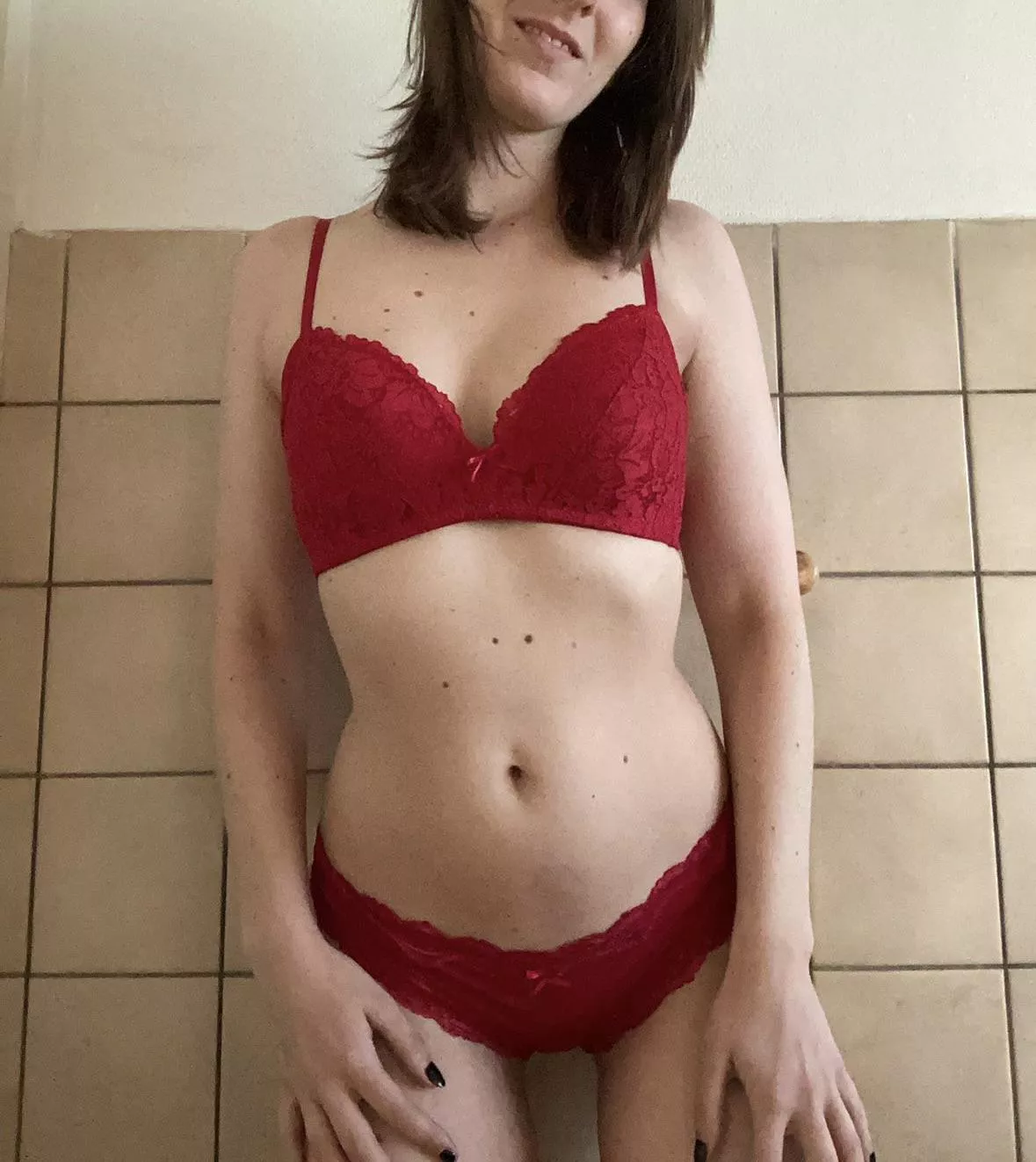 Haven’t posted in a long time🙈 love how red looks on me [f]