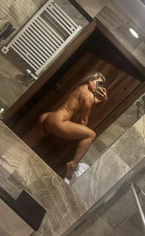 How long would you last behind this thick ass