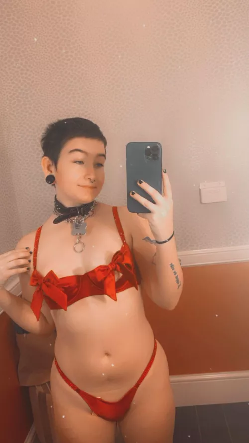 i have a few collars i wear for my owner, this one is my favorite <3