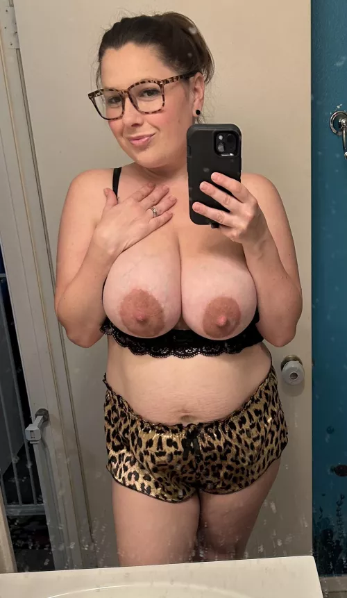 Mom of 3, was feeling cute