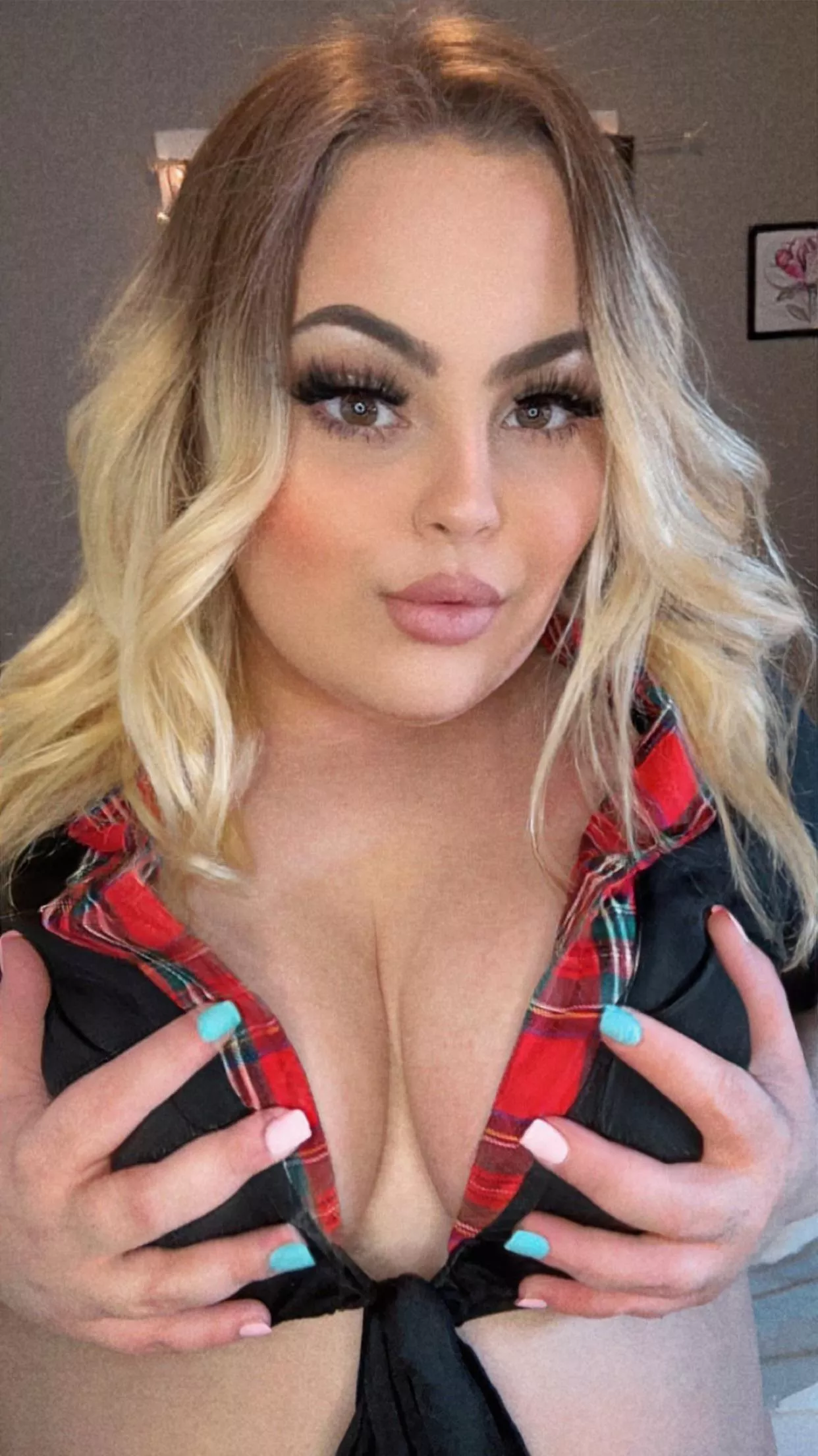 My bf just broke up with me .. can I send you nudes to make me feel better? 