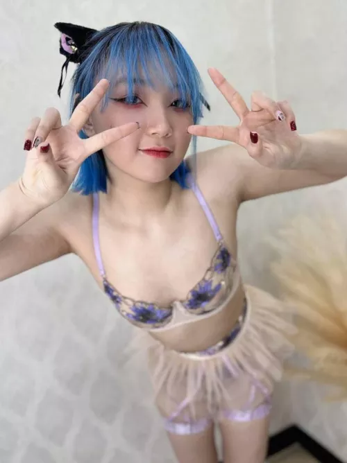 My cute new manicure for our date.