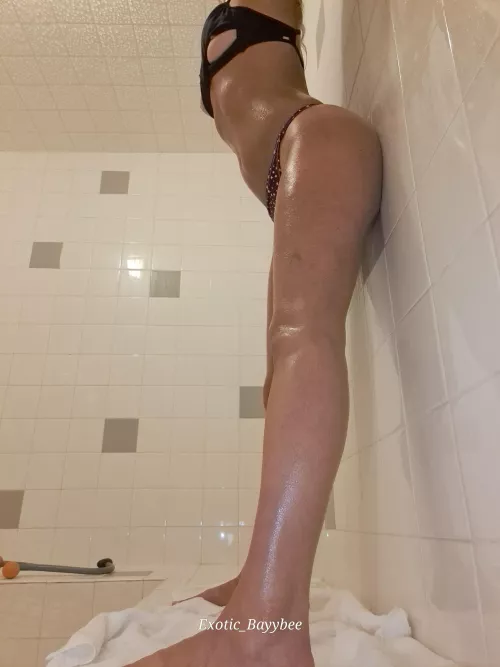 Pov: you meet me in the locker room and see this