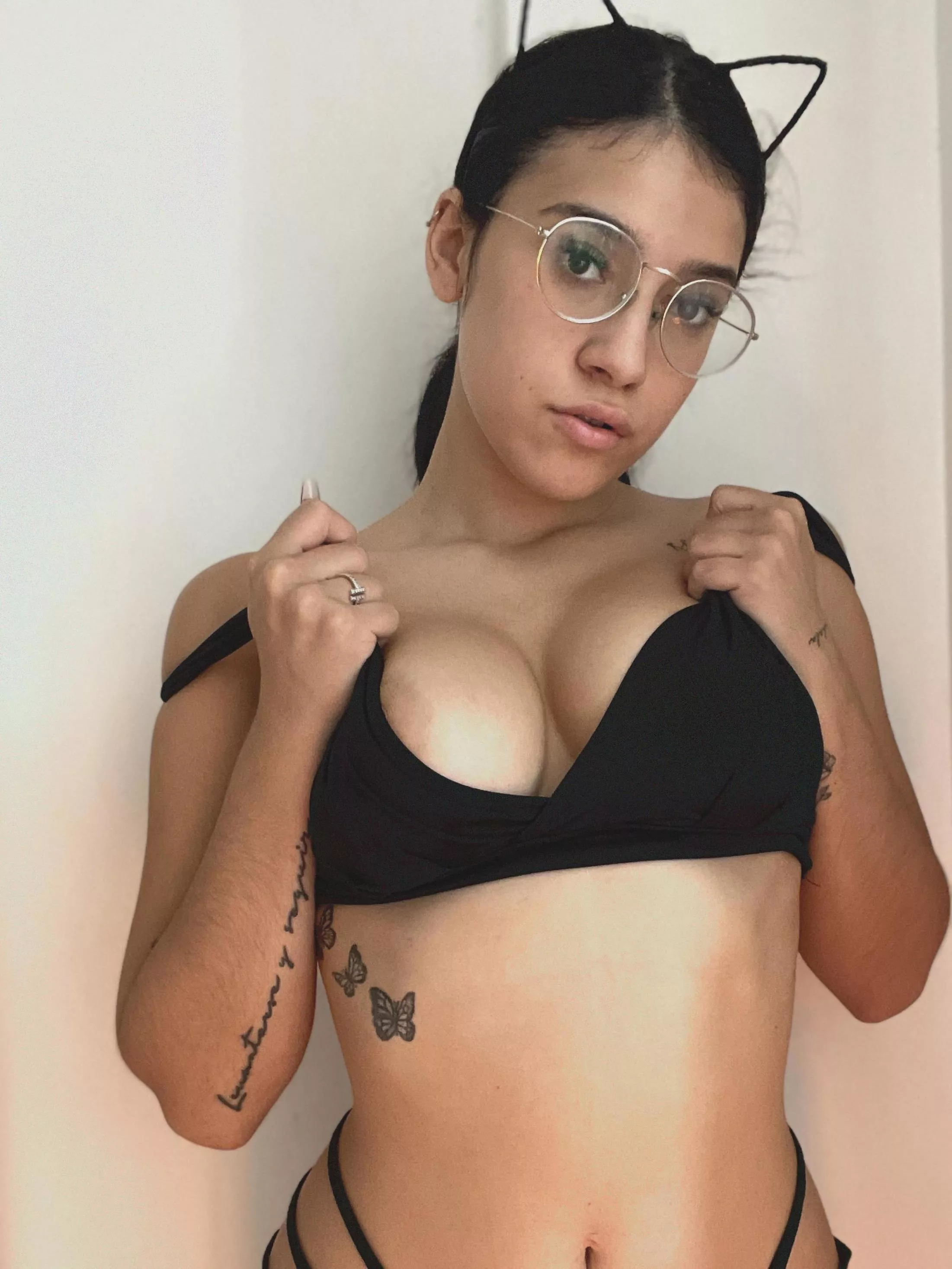 Smack my ass and watch how long it takes for it to turn red.