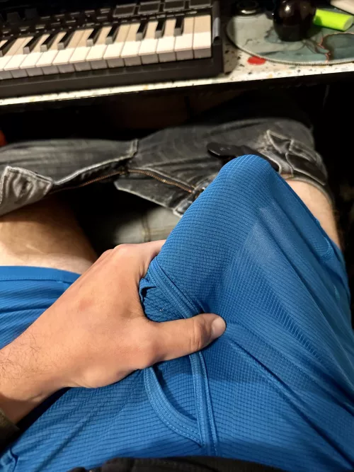 Tuesday bulge for your feeds!