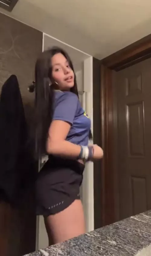 Who is the gorgeous girl