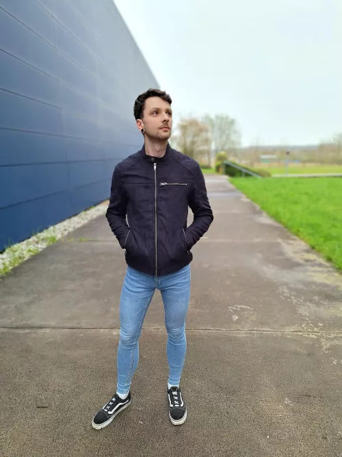 Wondering if my jeans are too tight? Share your thoughts!