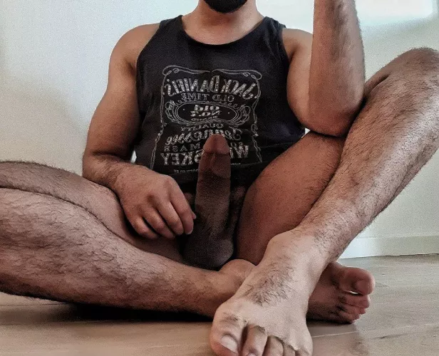 25 masc bearded arab into BWC 