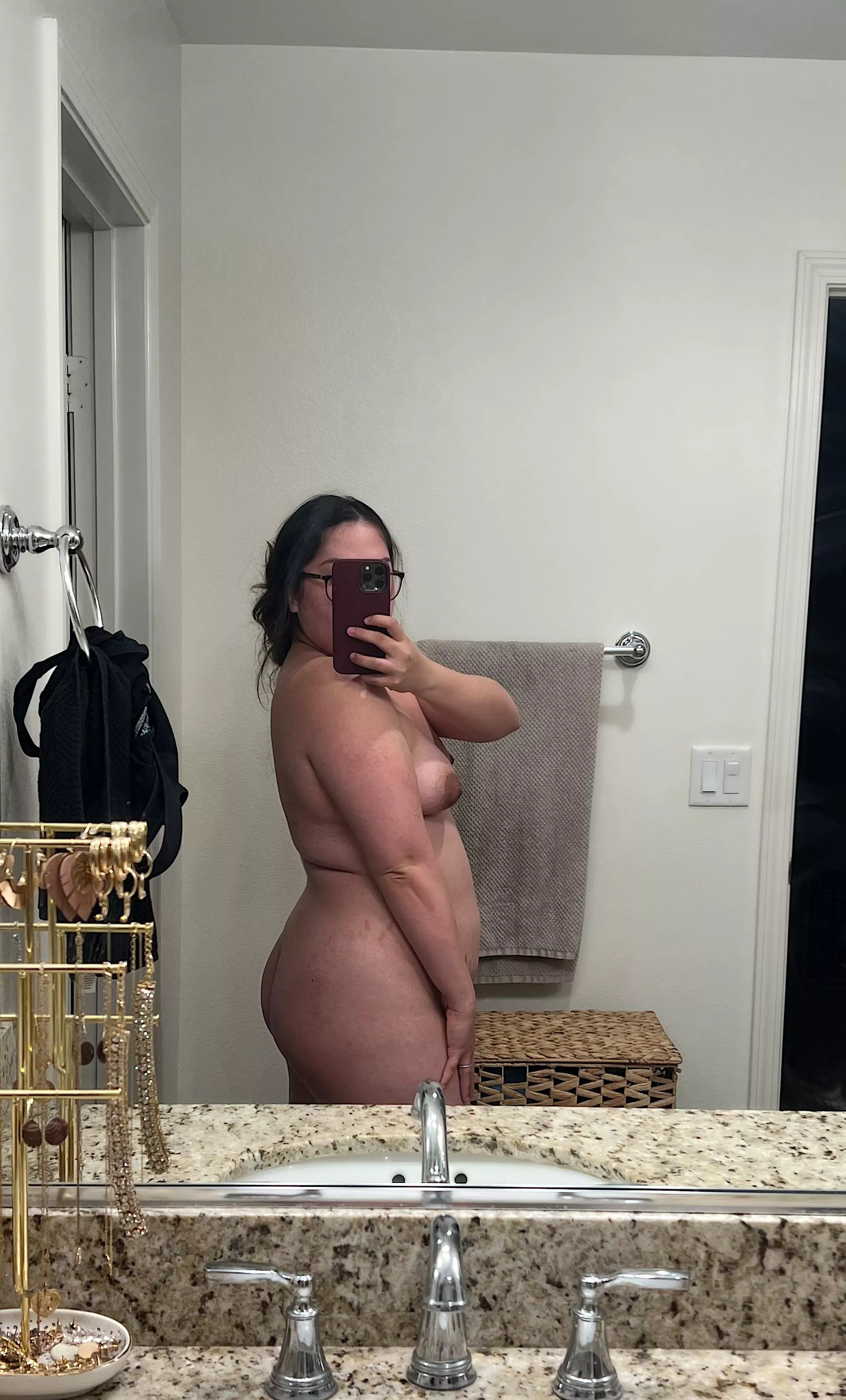 27F 5’2 180
