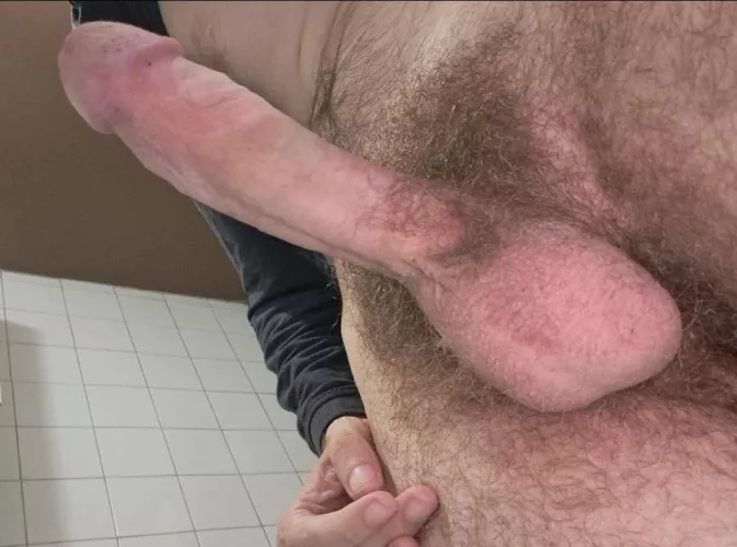 Any bottom sluts that want to be breeded by me? 😈