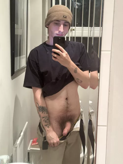 Blew my load 5 times last night and still horny as fuck (20)