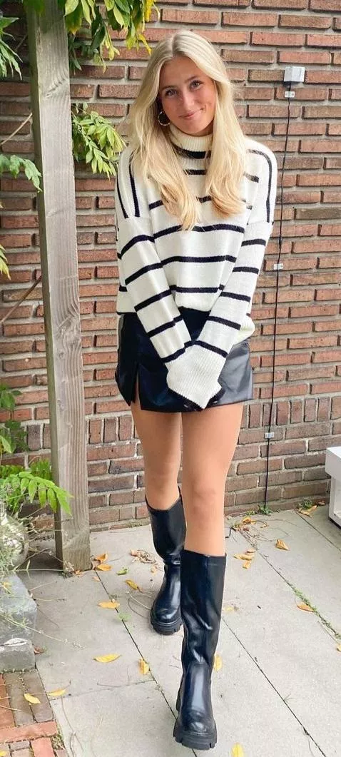 Blondie in boots, don't we love it