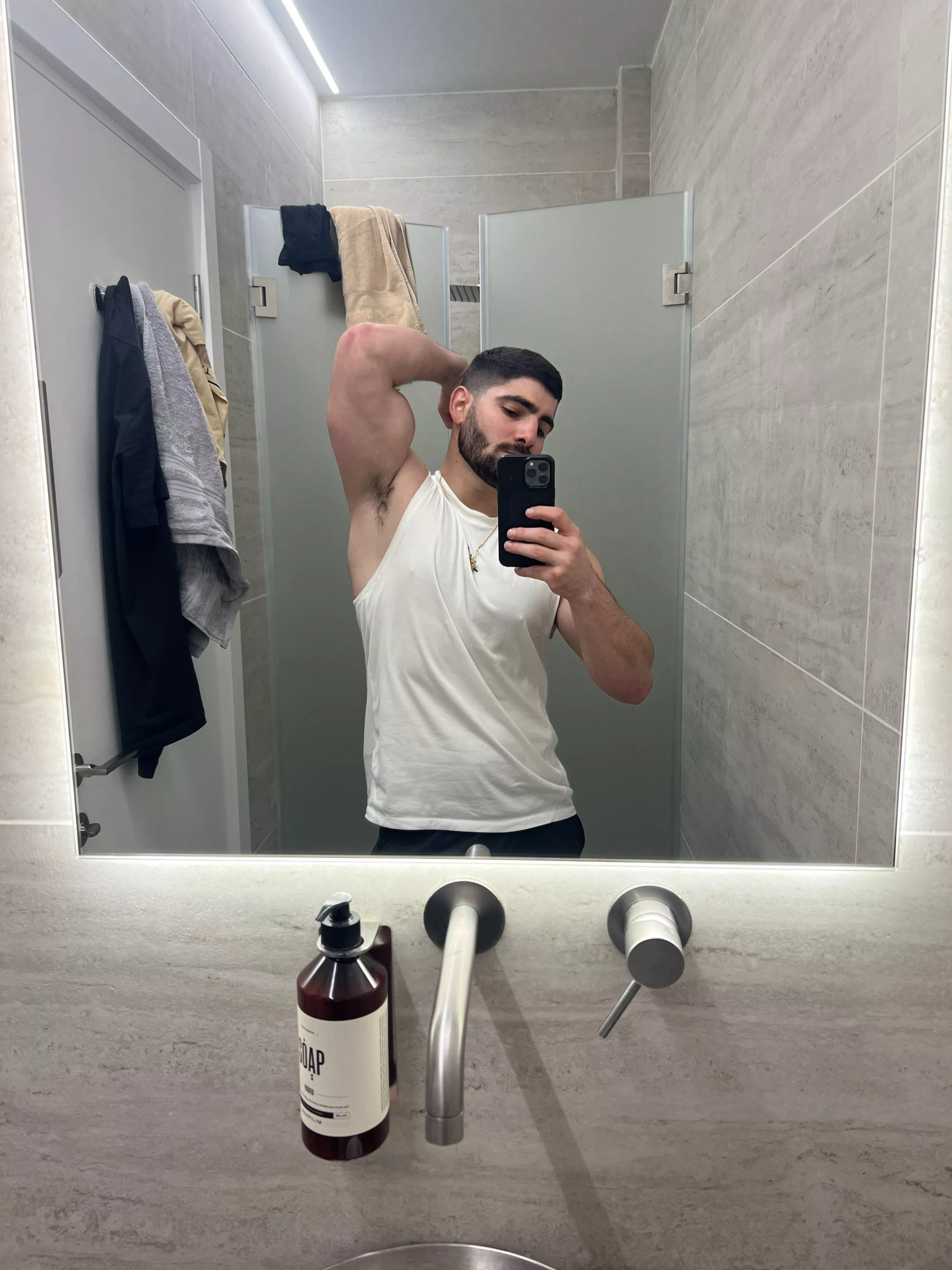 come smell and lick those armpit..