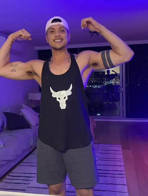Flexing for the bros 💪🏽