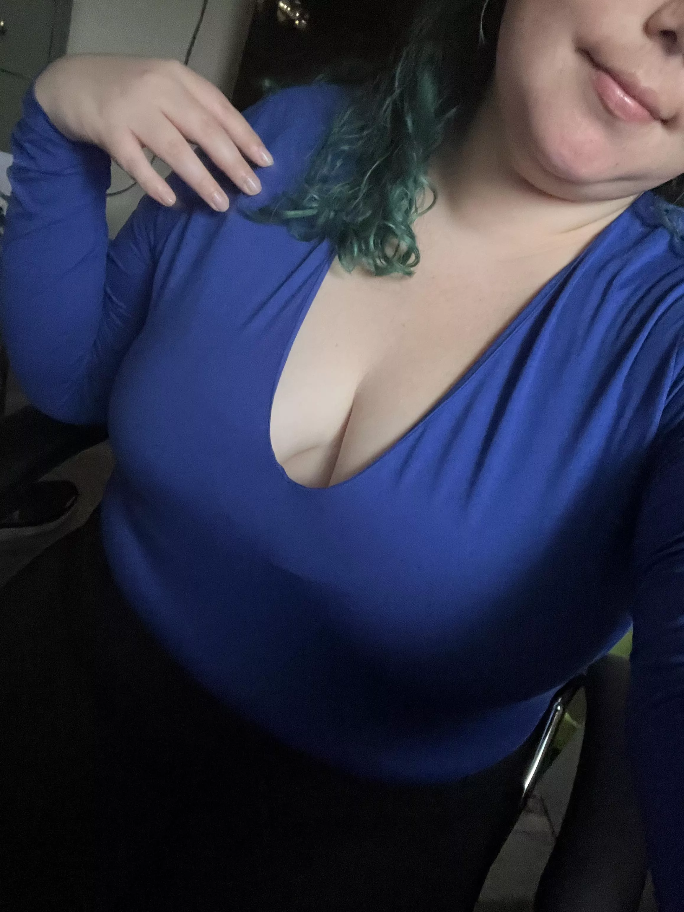 I bought this to go to work, but it’s too revealing, isn’t it?