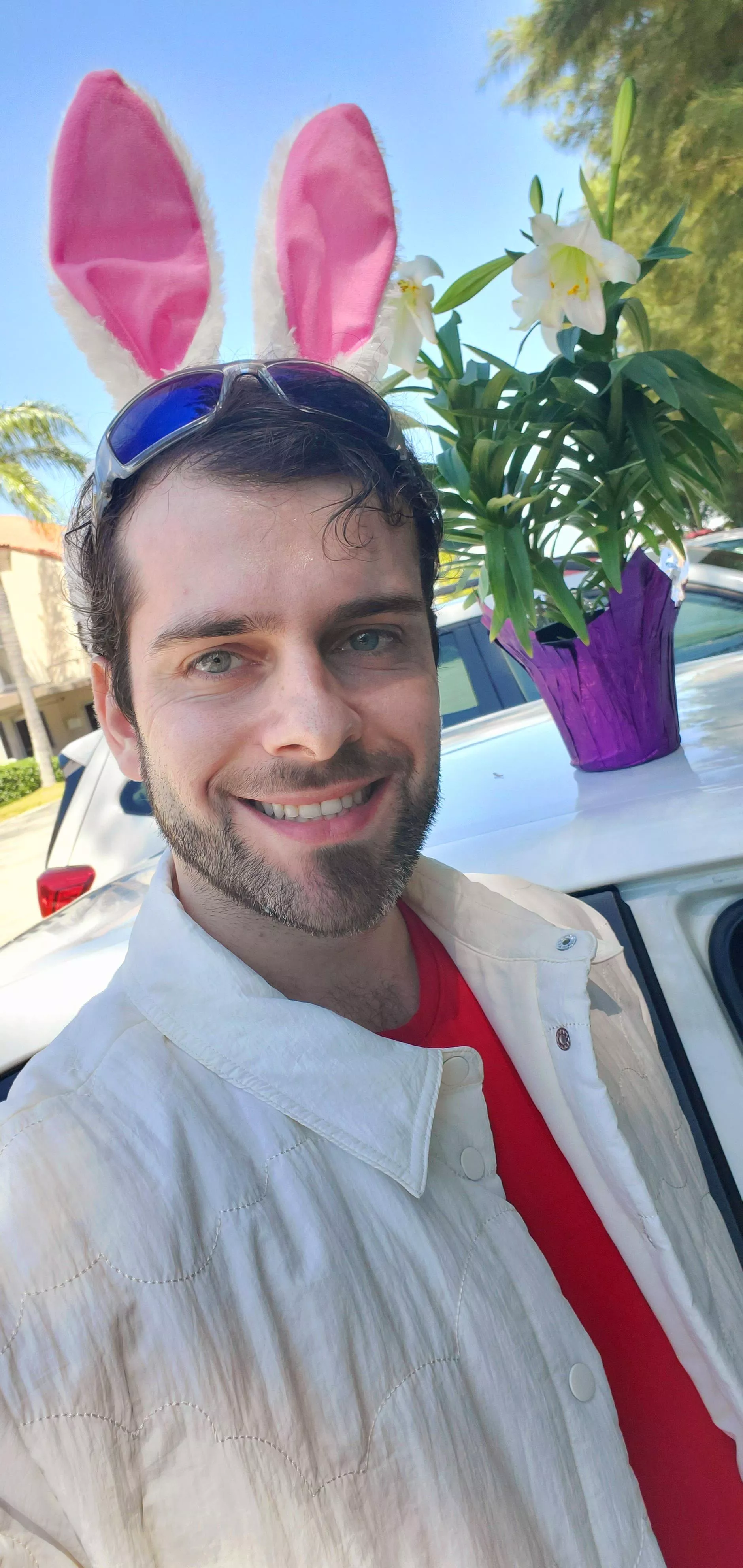 I know it's a little late but I hope you all had a Happy Easter! 🧺🐇I didn't see anyone else with rabbit ears that day.