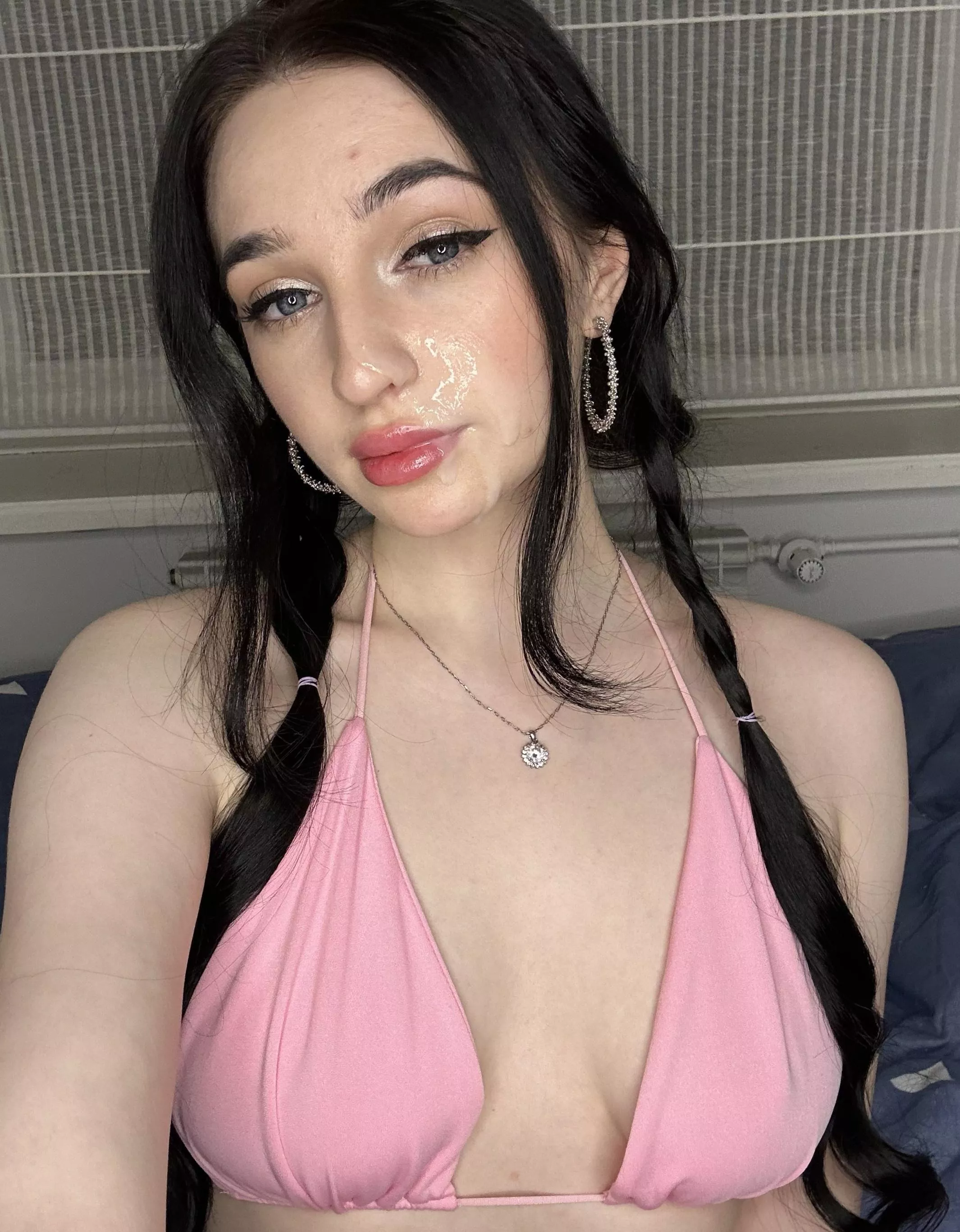 I like it when guys cum on my face