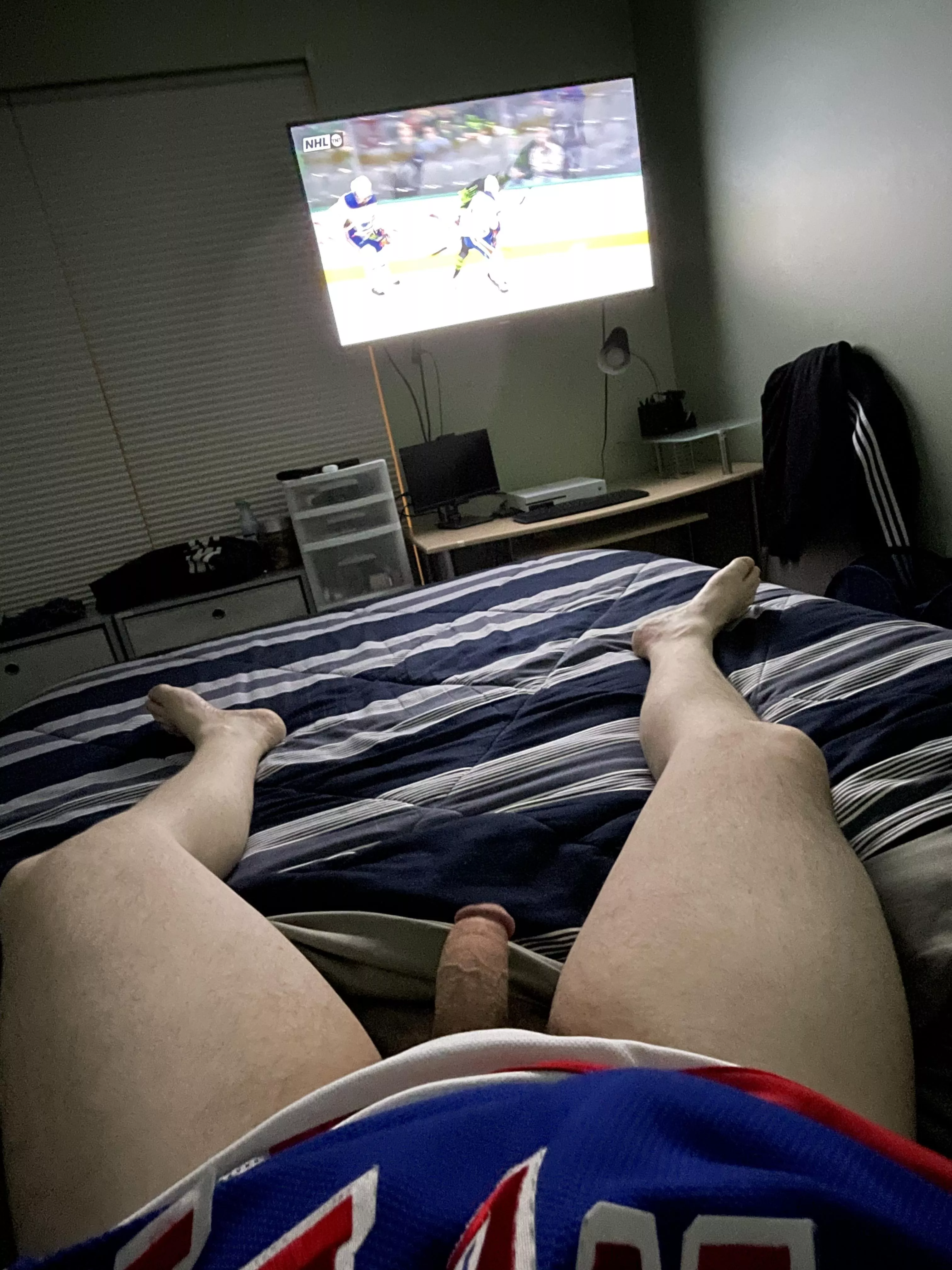 I love watching hockey in just a jersey… any NHL fans?