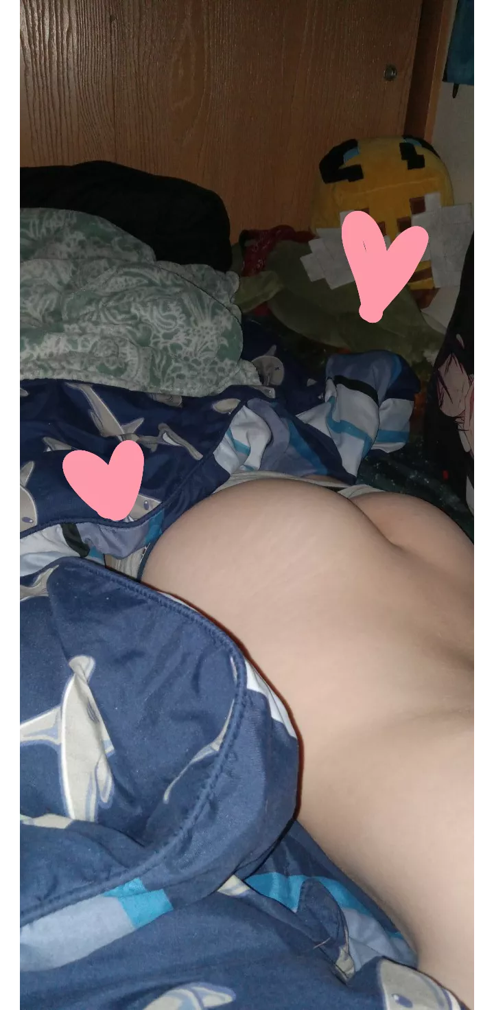 I need a Daddy to bury my head into the pillows and call me a good boy~ ♡♡ >w<