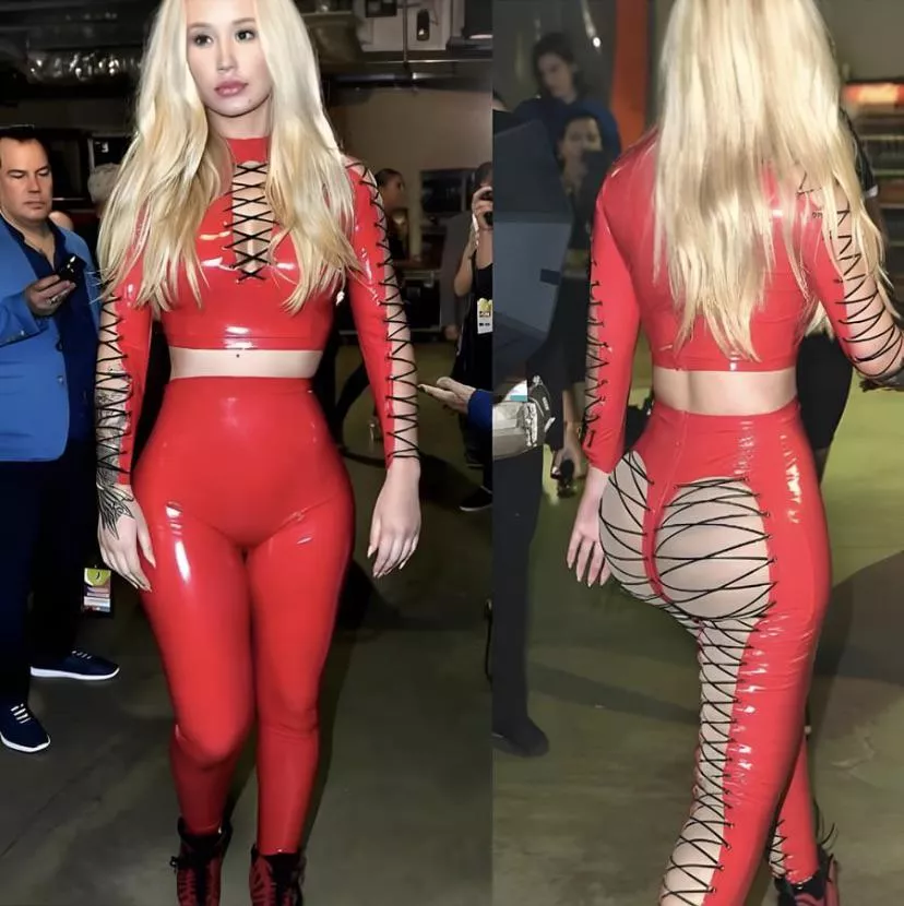 Iggy Azalea in all red latex (except do the back half 😁)